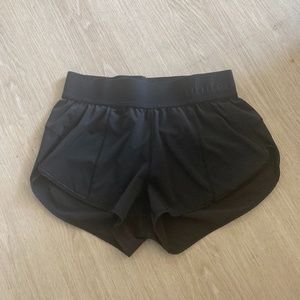 Black Mesh Over Miles Short 3" Lululemon Size 6
